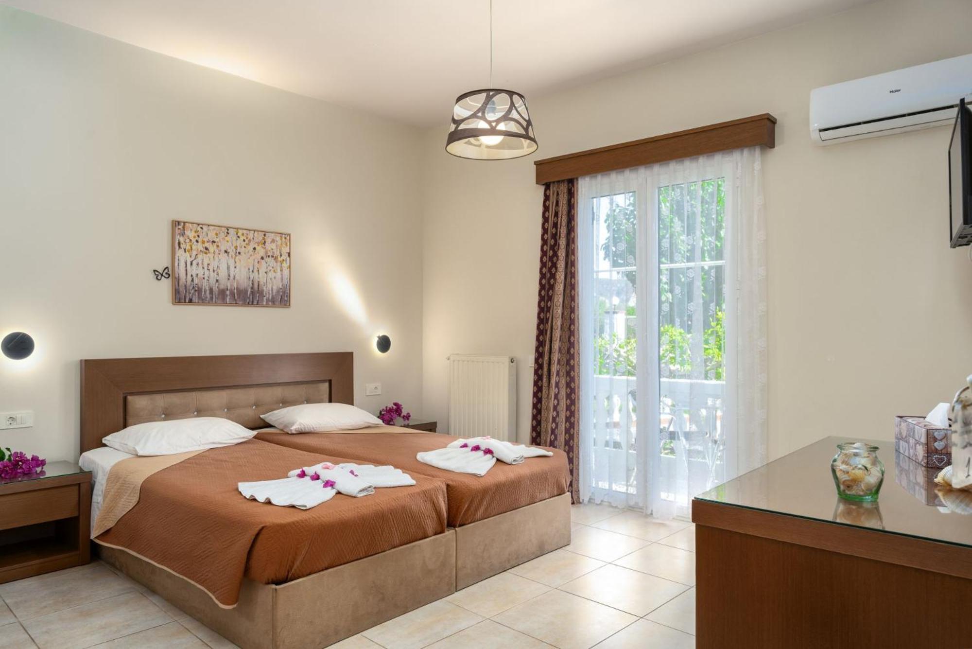 Stathis Beachfront Luxury Rooms Kalamákion Екстериор снимка