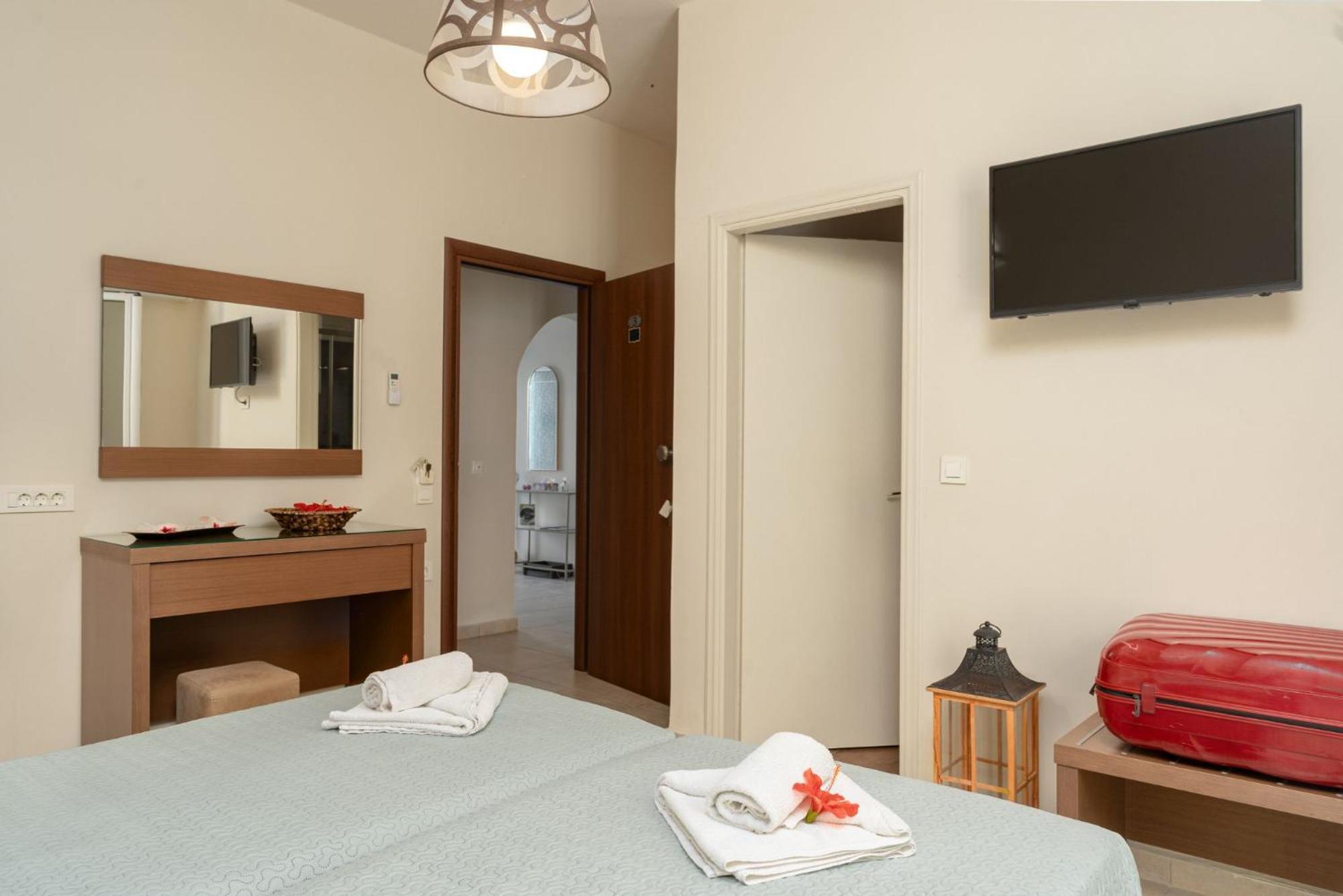 Stathis Beachfront Luxury Rooms Kalamákion Екстериор снимка
