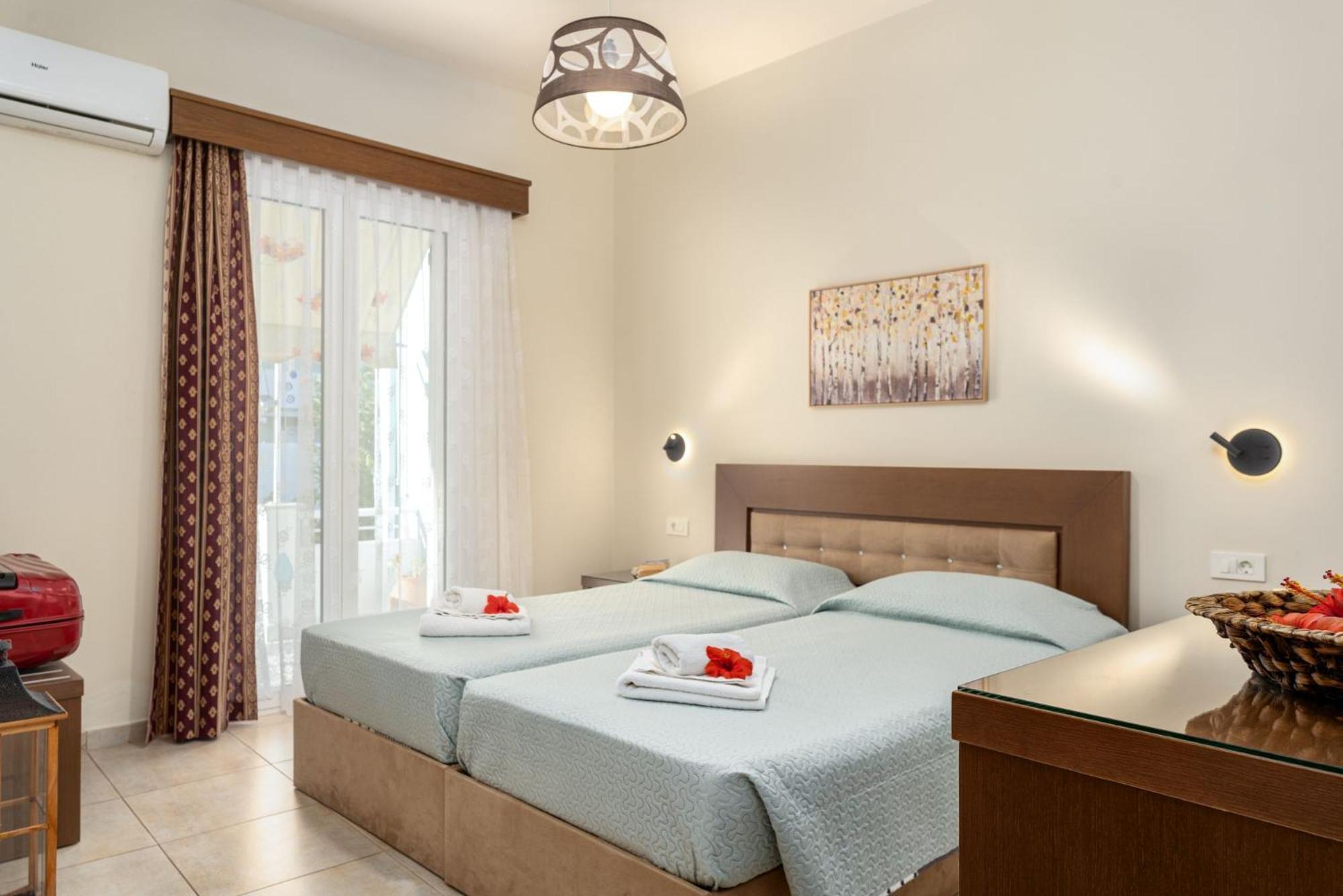 Stathis Beachfront Luxury Rooms Kalamákion Екстериор снимка