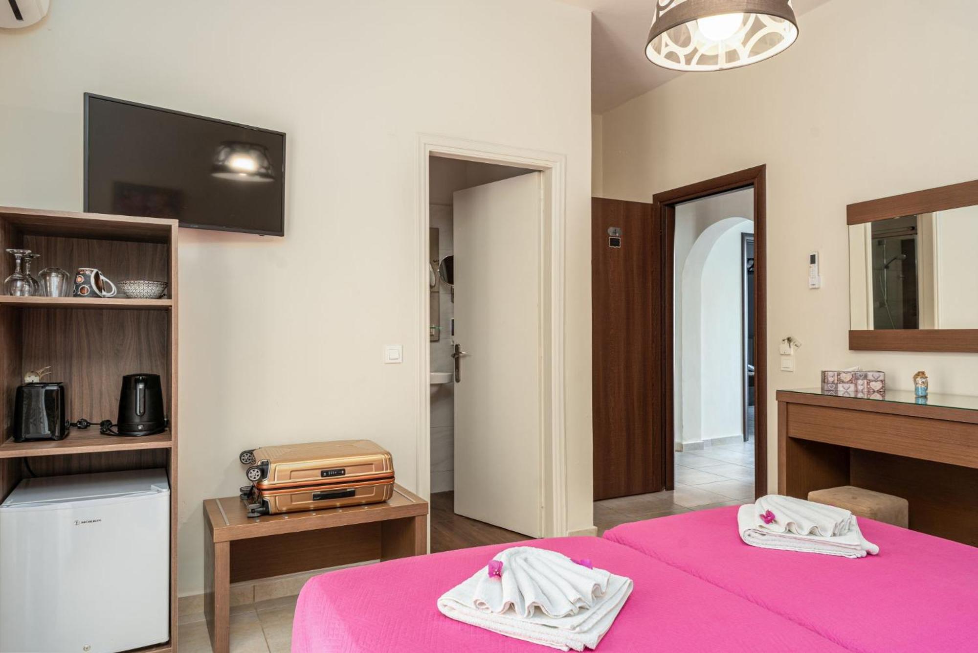 Stathis Beachfront Luxury Rooms Kalamákion Екстериор снимка