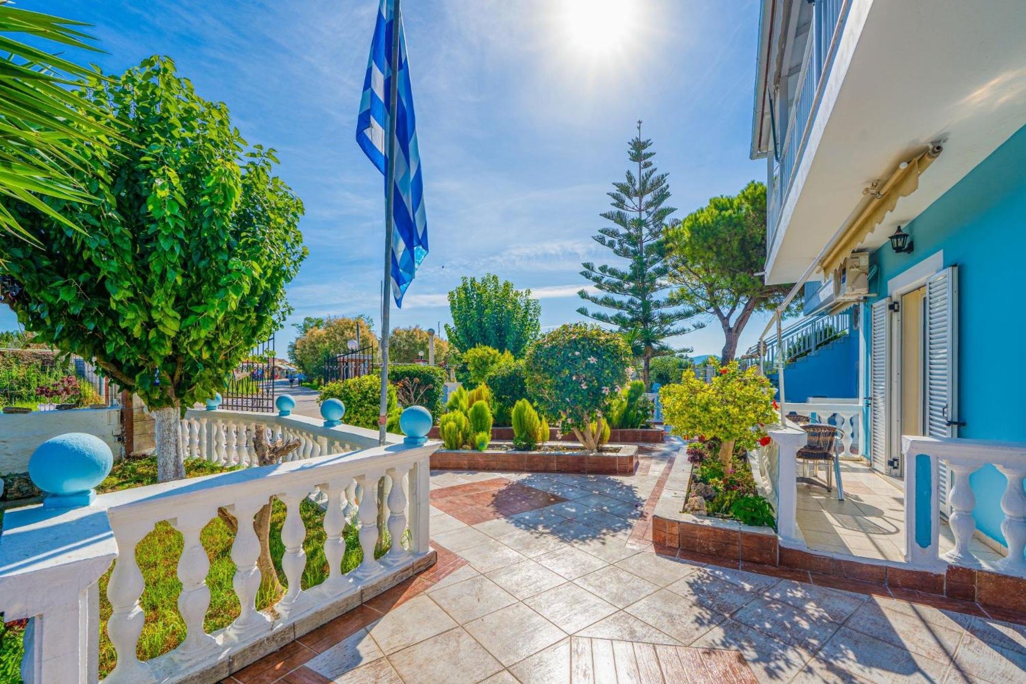 Stathis Beachfront Luxury Rooms Kalamákion Екстериор снимка