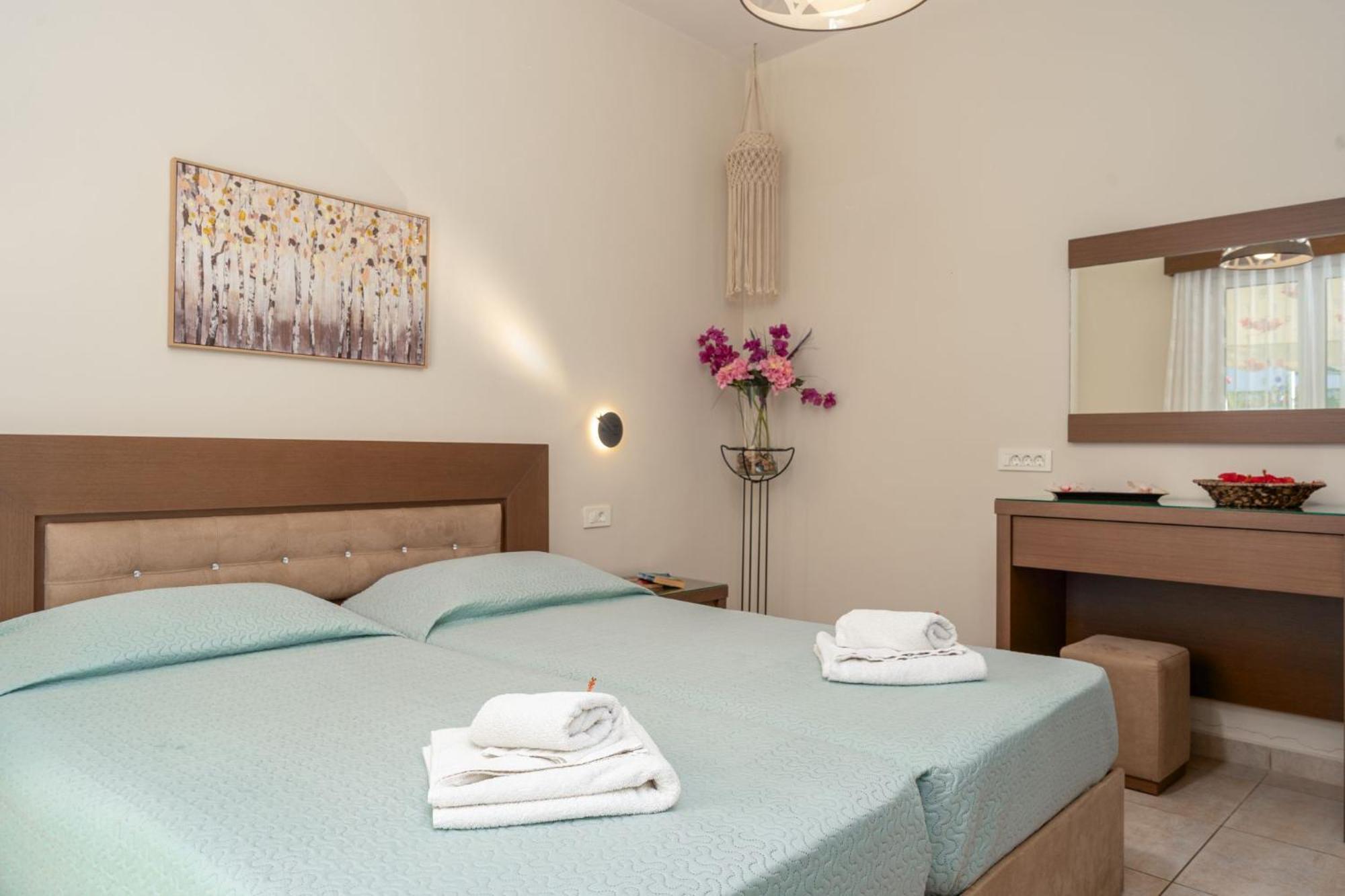 Stathis Beachfront Luxury Rooms Kalamákion Стая снимка